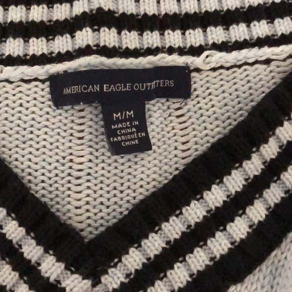 American Eagle sweater - Picture 2 of 2